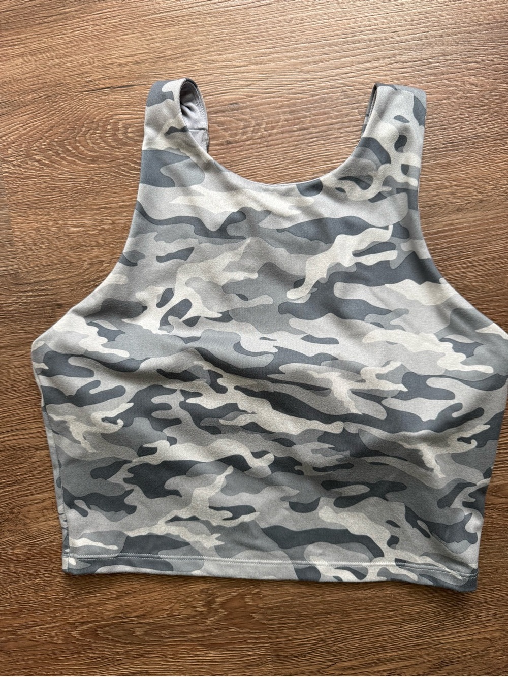 Kyodan Womenโs Grey Camo Cropped Tank Top